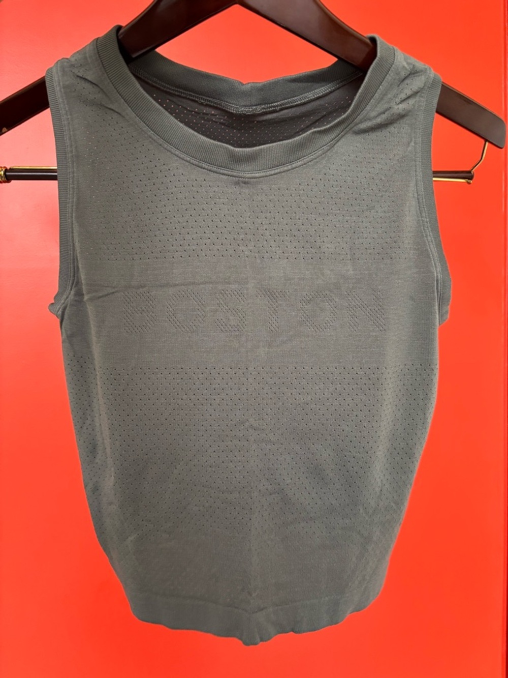 lululemon athletica Perforated Tank cropped